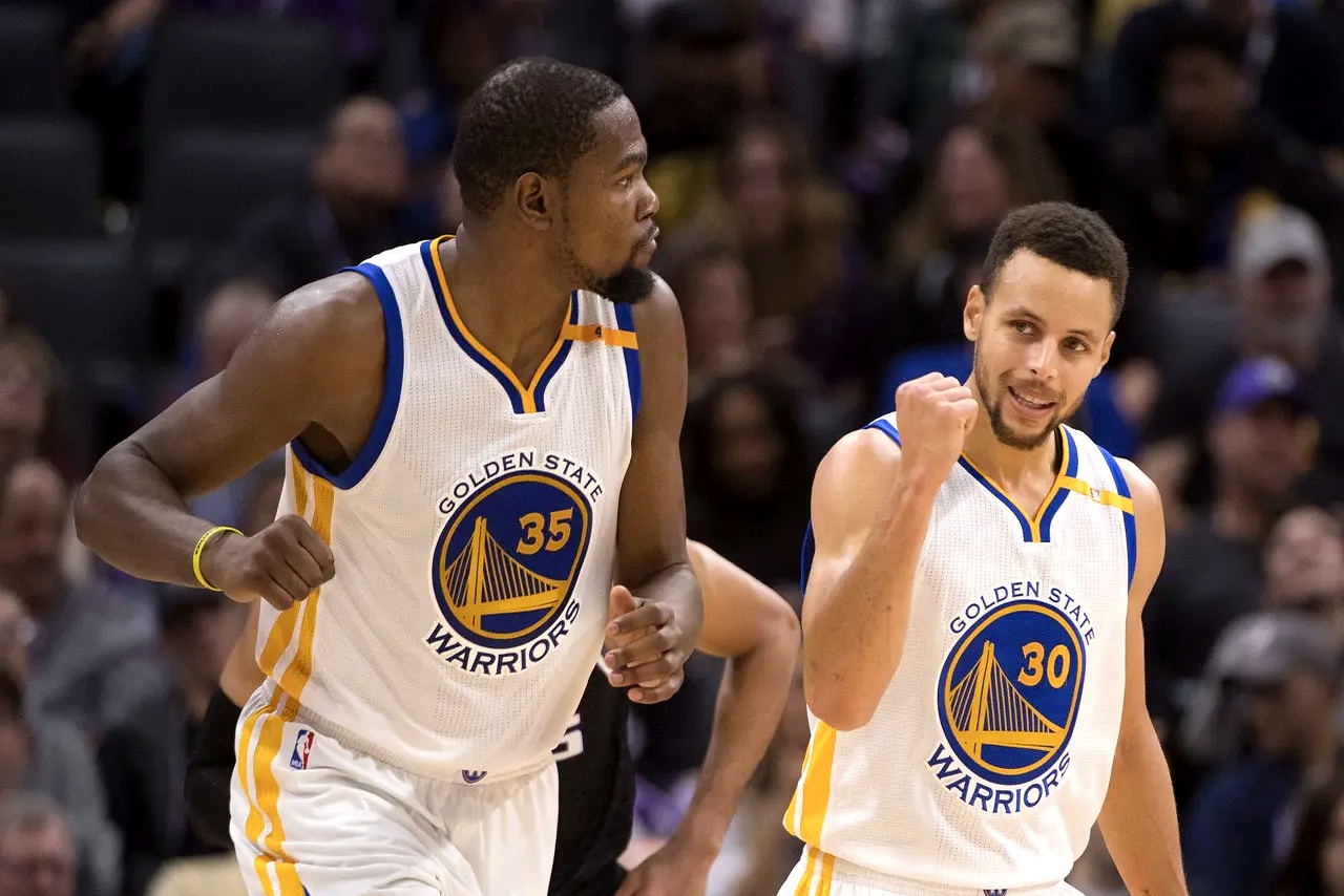 开云官网包含赛前金州勇士备战NBA常规赛，远射贴柱细节曝光，媒体盛赞，赛程密集仍需轮换的词条